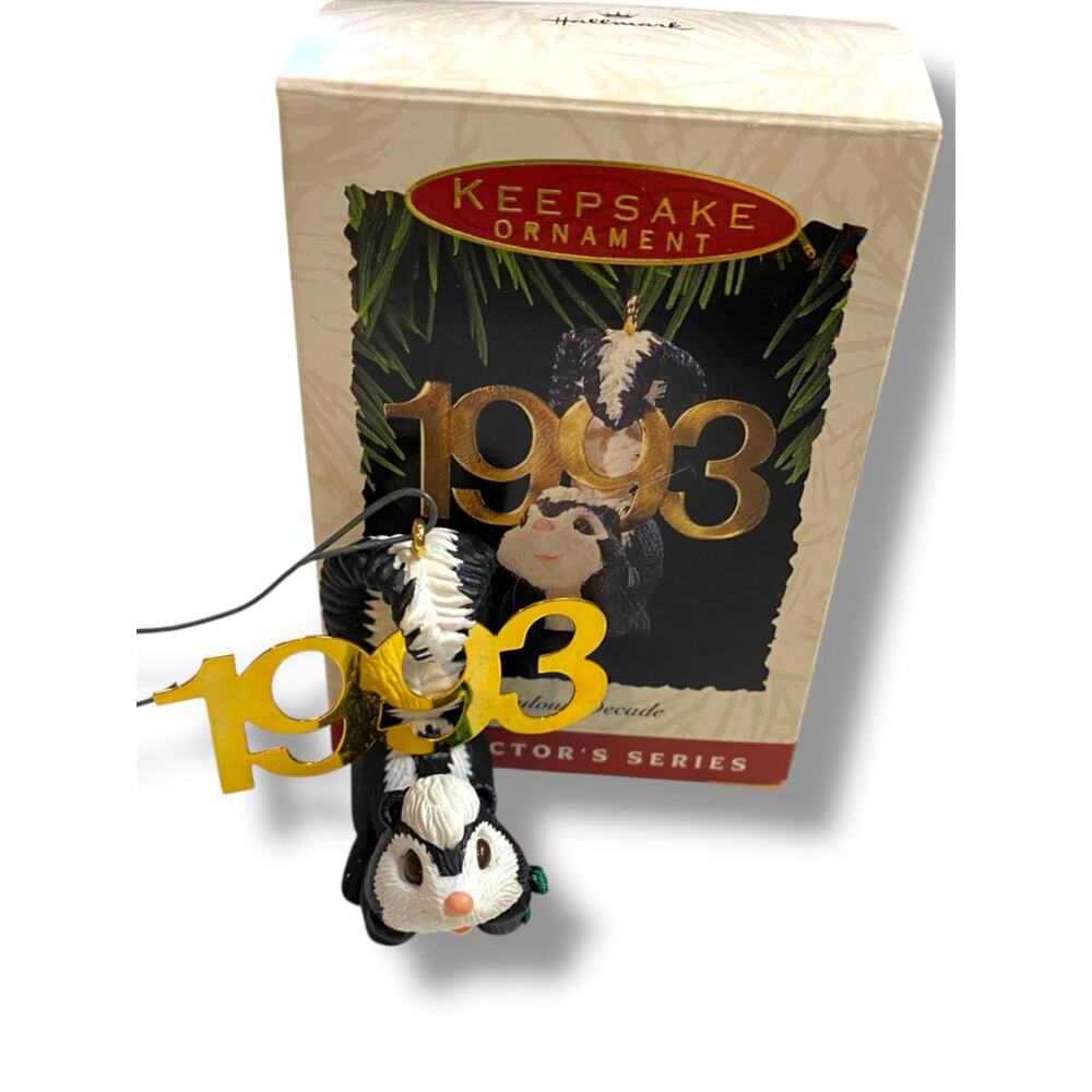 1993 Hallmark Keepsake Ornament Collectors Fabulous Decade Skunk QX447-5